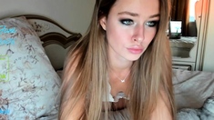 Hot Amateur Webcam Teen Masturbates For Their Fans